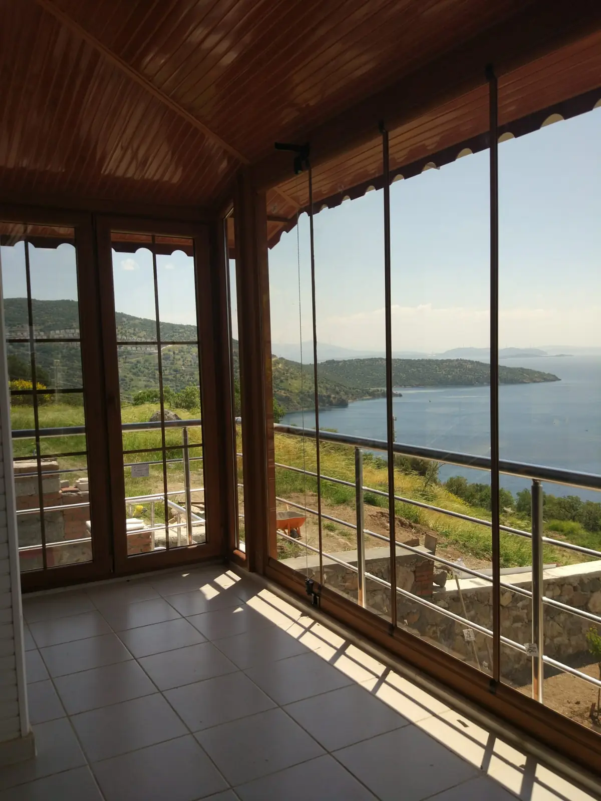 Urla İklimine Özel Mukavemetli Cam Balkon Sistemleri